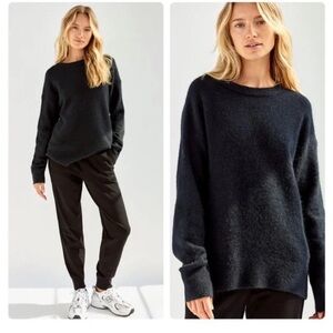 Ariizia the group babaton black oversized sweater size small